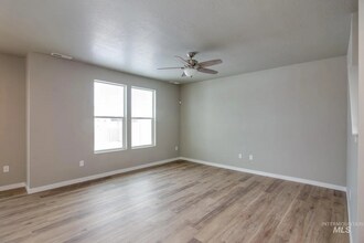 336 S Calf Crk Ave in Meridian, ID - Building Photo - Building Photo