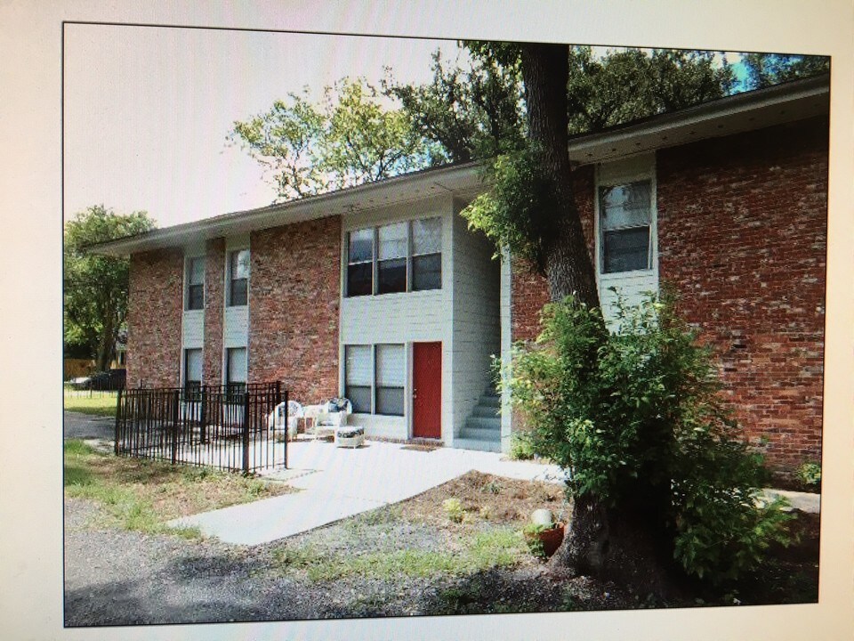 3325 Mayflower St in Jacksonville, FL - Building Photo