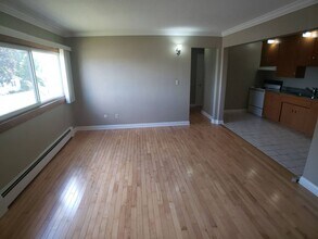 804 6th St NW in New Brighton, MN - Foto de edificio - Interior Photo
