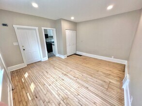 1811 N Warren Ave in Milwaukee, WI - Building Photo - Building Photo