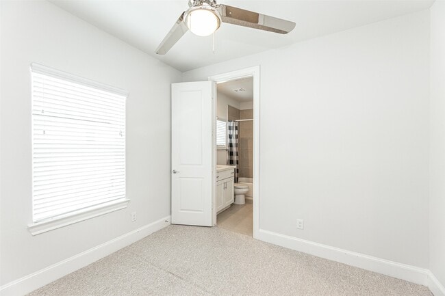 2028 Waterloo Station Rd in Houston, TX - Building Photo - Building Photo