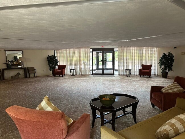 406 Paradise Rd in Swampscott, MA - Building Photo - Building Photo