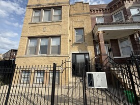 1217 N Hamlin Ave, Unit 1 Apartamentos