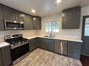 5130 E Falls View Dr in San Diego, CA - Building Photo - Building Photo