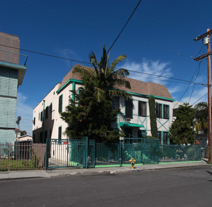 2331 Wall St in Los Angeles, CA - Foto de edificio