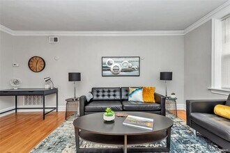 7557 Buckingham Dr in Clayton, MO - Building Photo - Building Photo