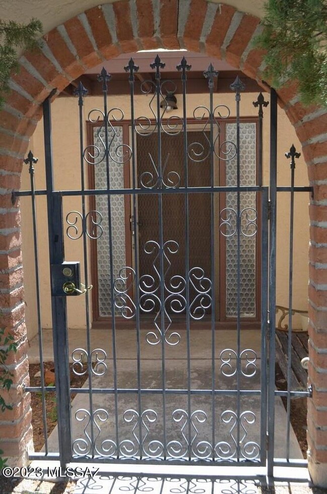 961 Vía Terrado in Tucson, AZ - Building Photo - Building Photo