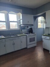 1822 Guilderland Ave, Unit 2 floor back in Schenectady, NY - Building Photo - Building Photo