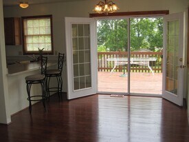 8 Cindy Way in Cohoes, NY - Building Photo