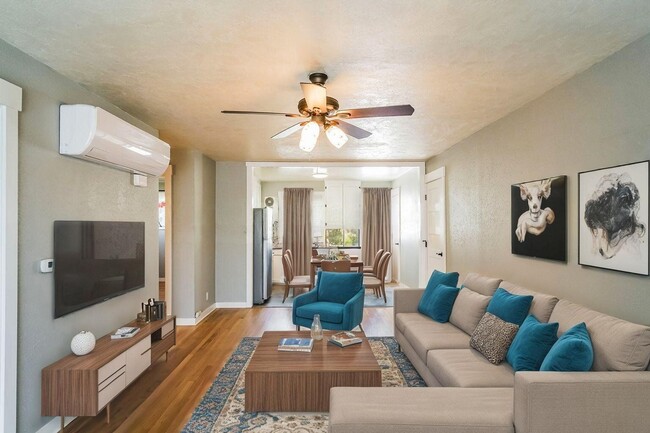 8127 NE Beech St in Portland, OR - Building Photo - Building Photo