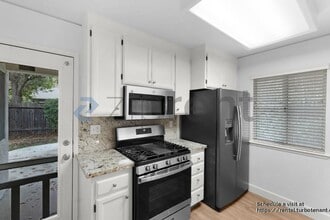 2275 La Mesa Ct in Davis, CA - Foto de edificio - Building Photo