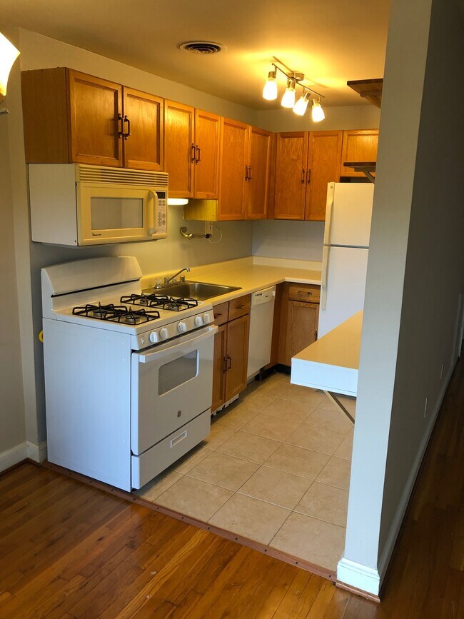 1575 N Colonial Ter, Unit 403 in Arlington, VA - Building Photo - Building Photo