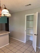 7529 Walnuthill Ct in Watauga, TX - Foto de edificio - Building Photo