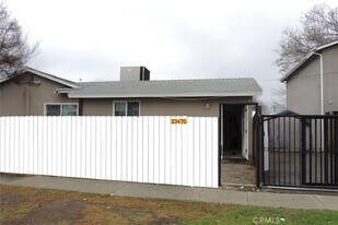 23470 Victory Blvd in Los Angeles, CA - Building Photo