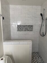 1227 E 1st St, Unit 2F in Long Beach, CA - Building Photo - Building Photo