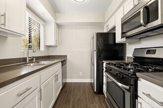 4250 Coldwater Canyon in Studio City, CA - Building Photo - Building Photo