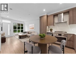 2060 Curling Rd in North Vancouver, BC - Building Photo - Building Photo