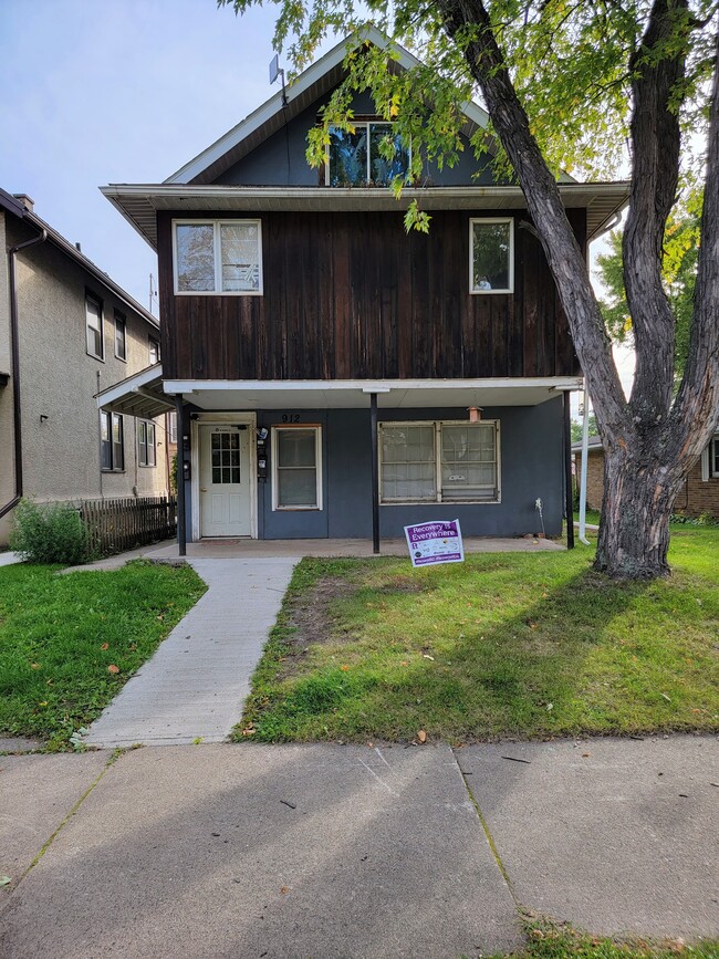 912 S 5th Ave, Unit Apt 3 in Virginia, MN - Building Photo - Building Photo
