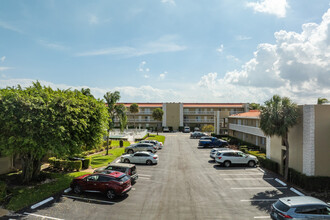 Village Garden Condominiums in North Palm Beach, FL - Building Photo - Building Photo