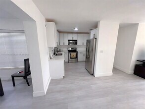 3361 NW 5th Pl in Fort Lauderdale, FL - Building Photo - Building Photo