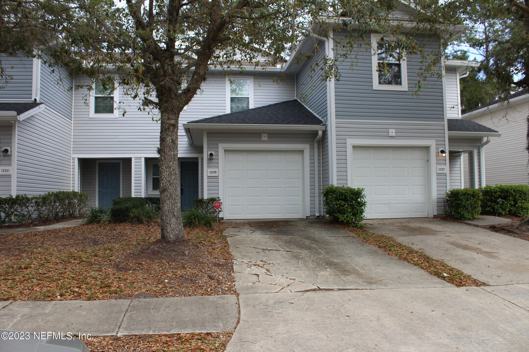 12329 Mangrove Forest Ct in Jacksonville, FL - Foto de edificio