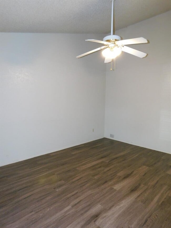 7800 Brodie Ln in Austin, TX - Building Photo - Building Photo