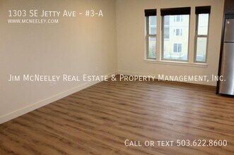 1303 SE Jetty Ave in Warrenton, OR - Building Photo - Building Photo