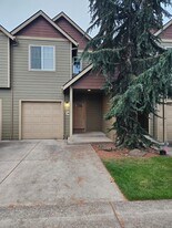 528 Fenton Ave in Molalla, OR - Building Photo
