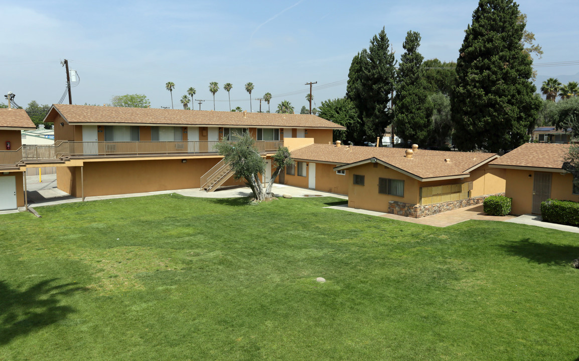 Pueblo Bonito Apartments in San Bernardino, CA - Building Photo