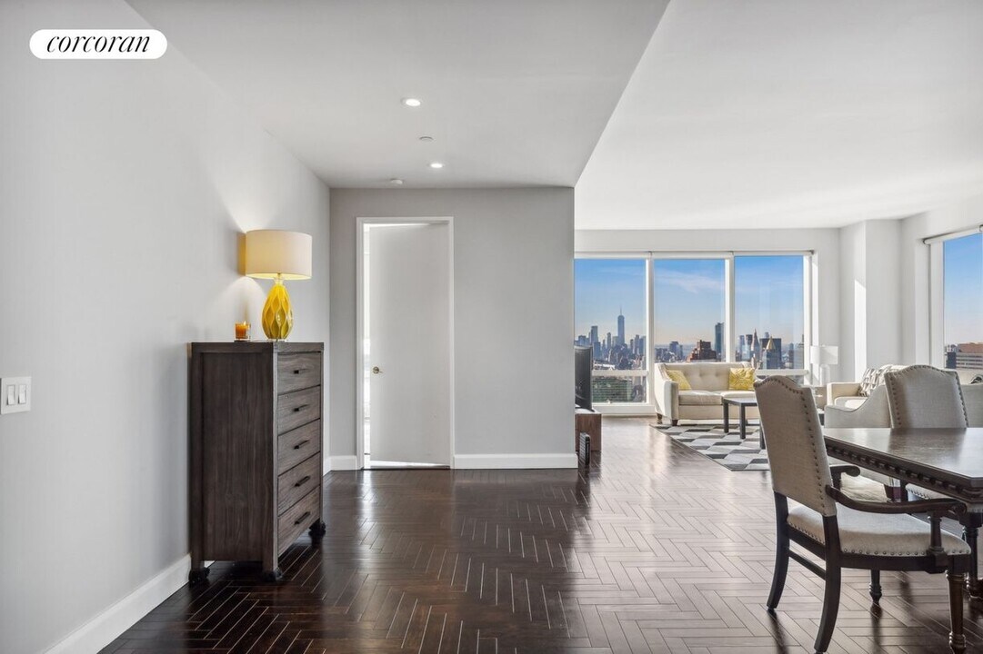 845 United Nations Plaza in New York, NY - Building Photo