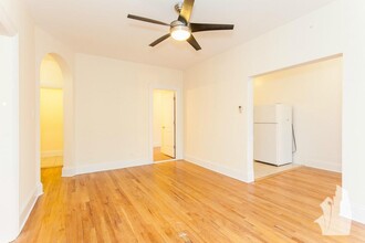 2704 N Sawyer Ave in Chicago, IL - Building Photo - Building Photo