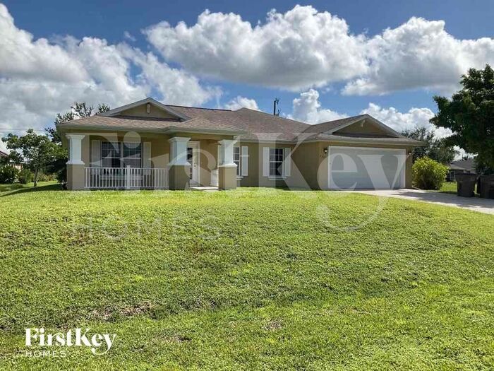 2047 NE 20th Terrace in Cape Coral, FL - Building Photo