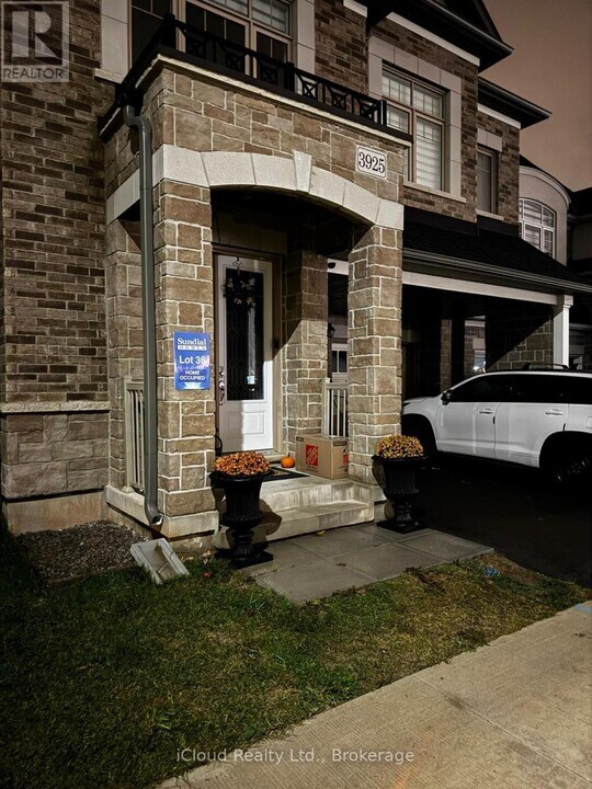 3925 Lodi Rd in Burlington, ON - Building Photo