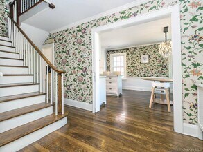 32 Valley View Rd in Great Neck, NY - Building Photo - Building Photo