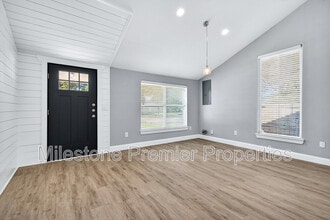 1803 W Hull St in Denison, TX - Building Photo - Building Photo