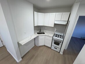 5494 South Dr in Brookhaven, NY - Foto de edificio - Building Photo