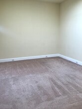 907 Caroline St, Unit 11 in Fredericksburg, VA - Foto de edificio - Building Photo