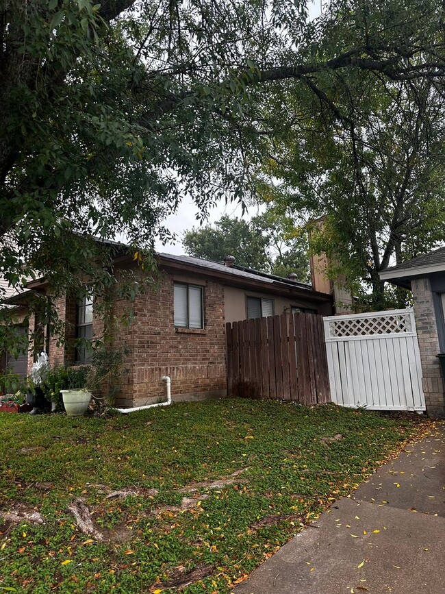 4703 Stone Ridge Dr in Temple, TX - Foto de edificio - Building Photo