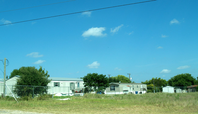 Camino Creek in San Antonio, TX - Foto de edificio - Building Photo