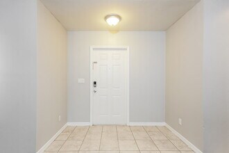 1310 SW 13th Terrace in Cape Coral, FL - Foto de edificio - Building Photo