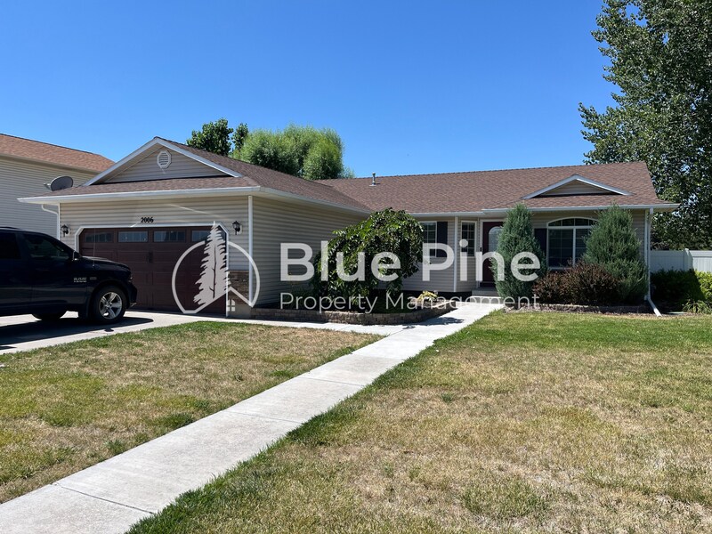 2006 Eagle Pointe Dr in Ammon, ID - Building Photo