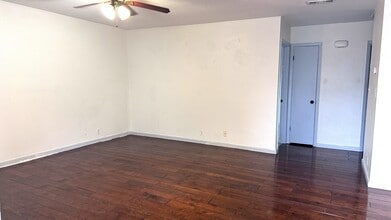 1932 Hidden Way in Corpus Christi, TX - Building Photo - Building Photo