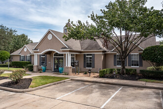 Plaza at San Jacinto in La Porte, TX - Building Photo - Building Photo