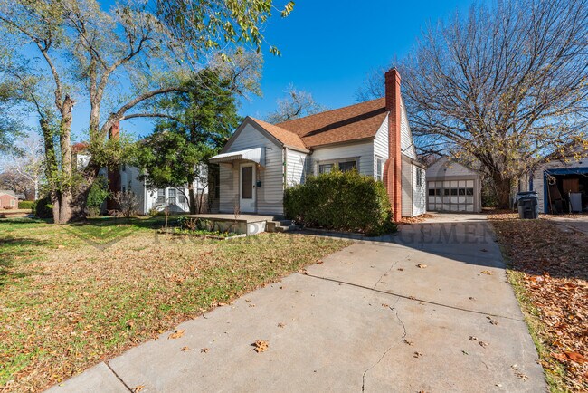 2010 S Terrace Dr in Wichita, KS - Building Photo - Building Photo