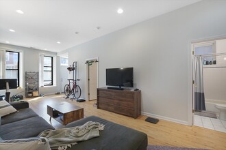2016 W Wabansia Ave, Unit 1F in Chicago, IL - Building Photo - Building Photo