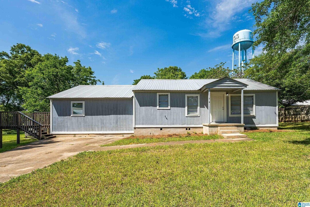 144 2nd Ave SE in Graysville, AL - Building Photo