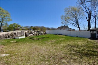 210 High St in Westerly, RI - Building Photo - Building Photo