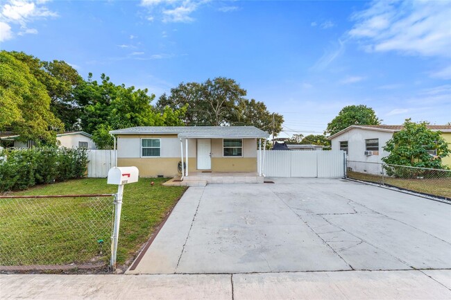 6416 Franklin St in Hollywood, FL - Building Photo - Building Photo