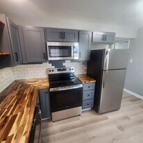 108 Lindsay St in Carrboro, NC - Building Photo