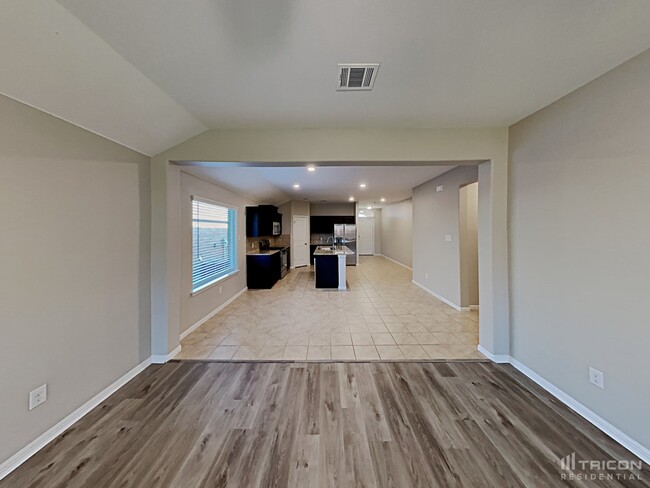 837 Wylie St in Crowley, TX - Building Photo - Building Photo
